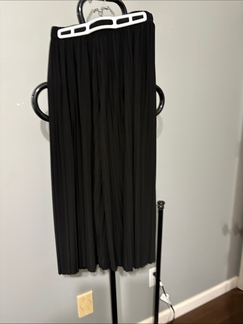 Jon & Anna Black Pleated Wide-Leg Pants